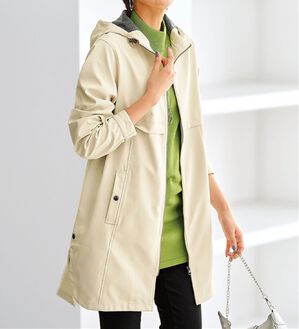 BELLUNA（ベルーナ）の「はっ水加工ボンディング素材ロング丈パーカー（ハーフコート）」｜アイボリー