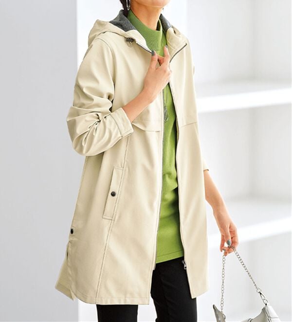 BELLUNA（ベルーナ）の「はっ水加工ボンディング素材ロング丈パーカー（ハーフコート）」｜アイボリー