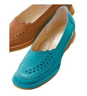 BELLUNA（ベルーナ）の「イタリアンレザーパンチング日本製パンプス（パンプス）」｜ターコイズ