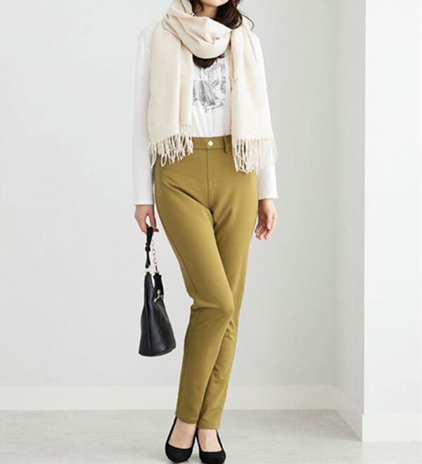 BELLUNA（ベルーナ）の「防風&times;ストレッチ素材ストレートパンツ（フルレングスパンツ）」｜詳細画像