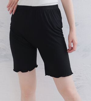 A HAPPY MARILYN（アハッピーマリリン）の「【３Ｌ～８Ｌ】＜選べる丈＞なめらかシルクタッチぺチパンツ（肌着・インナーウェア）」｜ブラック