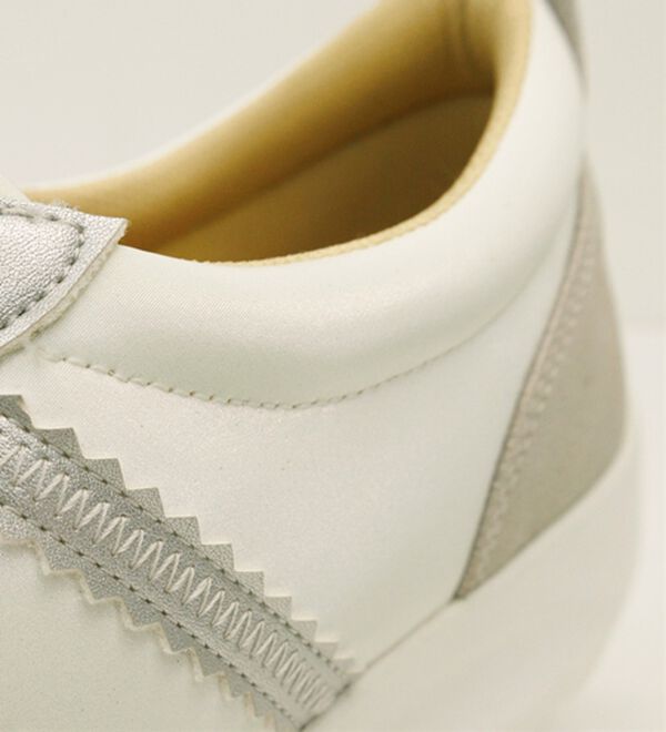 BELLUNA（ベルーナ）の「５Ｅサテン調レースアップスニーカー（スニーカー）」｜詳細画像