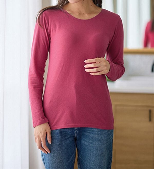 LAVIENNE（ラヴィエンヌ）の「【うす・軽・温】綿１００％吸湿発熱あったかクルーネックインナー（肌着・インナーウェア）」｜詳細画像