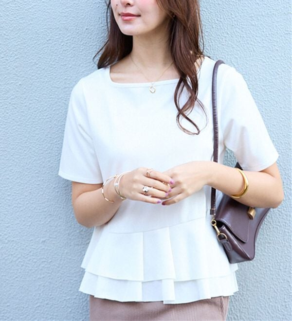 alotta（アロッタ）の「スクエアネックティアードトップス（カットソー）」｜ホワイト