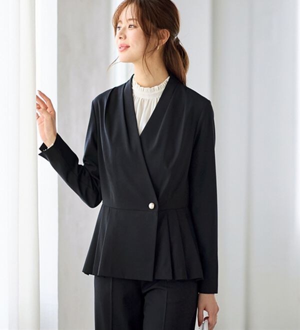 GeeRA（ジーラ）の「【２点セット】パールボタンペプラムプリーツブラウスセットアップ（その他スーツ）」｜詳細画像