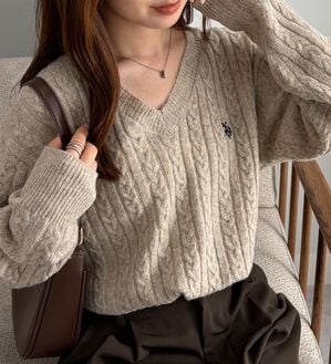 RANAN（ラナン）の「＜U.S.POLO ASSN.＞ワンポイントケーブルVネックニット（ニット・セーター）」｜詳細画像