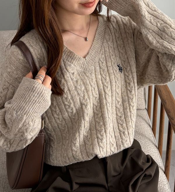 RANAN（ラナン）の「＜U.S.POLO ASSN.＞ワンポイントケーブルVネックニット（ニット・セーター）」｜詳細画像