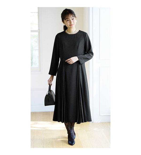 BELLUNA（ベルーナ）の「着心地ゆったりプリーツ切替ワンピース（ブラックフォーマル（喪服・礼服））」｜詳細画像