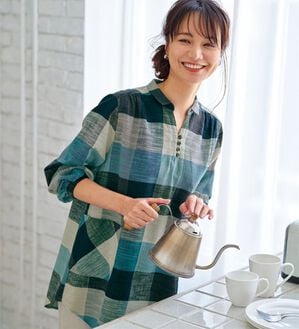BELLUNA（ベルーナ）の「そのままお出かけ！スラブ素材かっぽうチュニック（チュニック）」｜ブルー系チェック