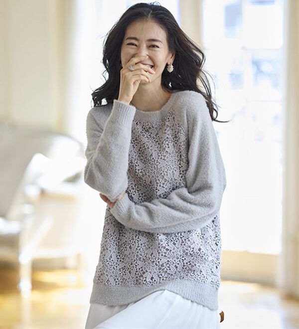 BELLUNA（ベルーナ）の「ふんわり可愛い花柄レースのシャギーセーター（ニット・セーター）」｜詳細画像