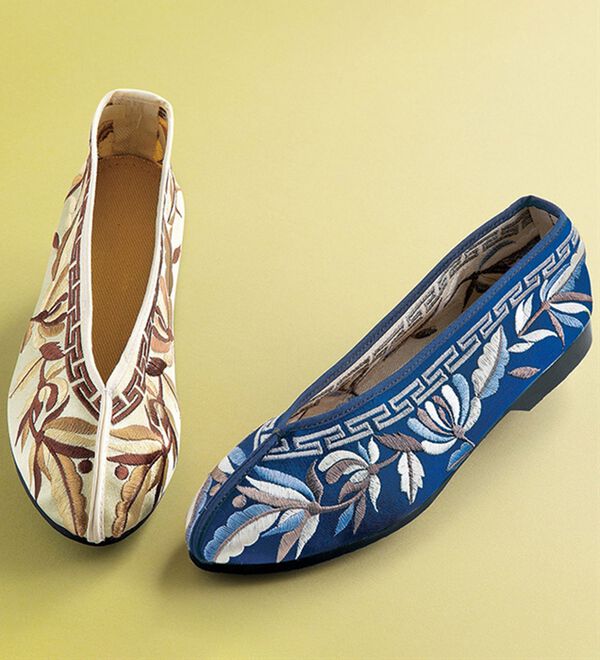 BELLUNA（ベルーナ）の「フラワー刺しゅうパンプス（パンプス）」｜詳細画像