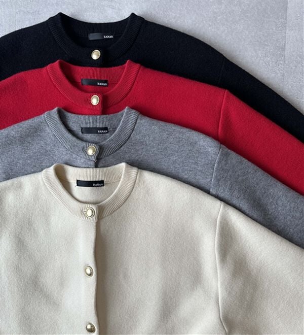 RANAN（ラナン）の「【4つの機能付き】洗える！ゴールド調ボタンニットカーディガン（ニットカーディガン）」｜詳細画像