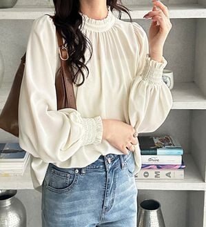 GeeRA（ジーラ）の「フリル衿バルーンスリーブブラウス（ブラウス）」｜アイボリー