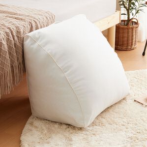 iellio（イエリオ）の「クッションにもなる布団収納ケース＜洋服収納・布団収納袋・クッション・腰あて・便利・見せる収納＞（衣類・布団収納）」｜アイボリー