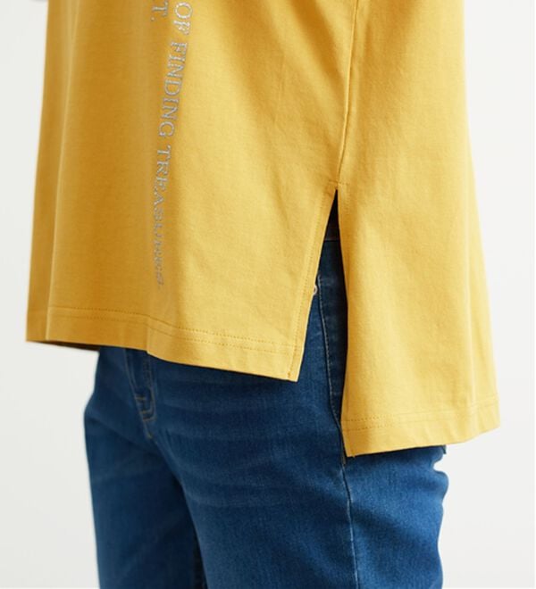 BELLUNA（ベルーナ）の「ラメプリント縦ロゴゆったりプルオーバー（カットソー）」｜詳細画像