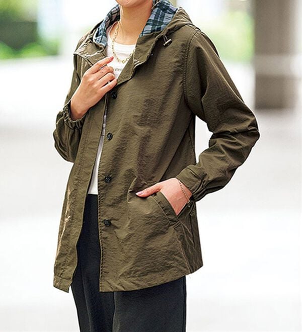 BELLUNA（ベルーナ）の「裏チェックプリントマウンテンパーカー（ハーフコート）」｜カーキ