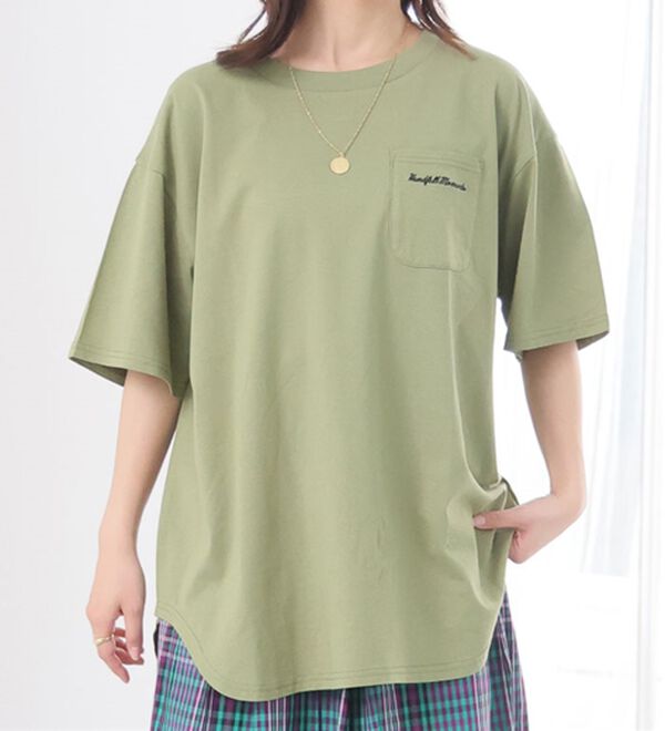 A HAPPY MARILYN（アハッピーマリリン）の「【Ｍ～８Ｌ】綿１００％！楽ちん裾ラウンドさらっと涼やかチュニック丈Ｔシャツ（Tシャツ）」｜ライトカーキ
