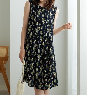 BELLUNA（ベルーナ）の「【ひんやり接触冷感】レーヨン素材ノースリーブワンピ－ス（その他ワンピース）」｜ネイビー系花柄