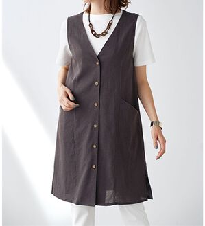 BELLUNA（ベルーナ）の「すっぽりカバー涼やかリネン混チュニックベスト（ジャンパースカート）」｜ブラウン