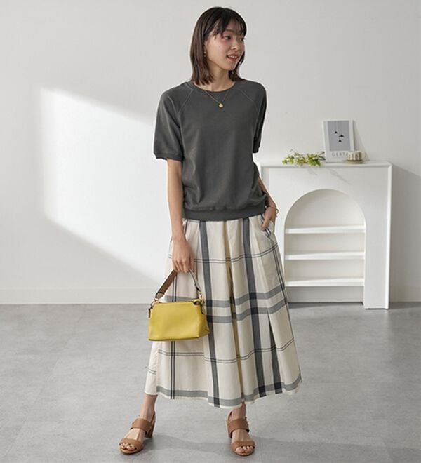 BELLUNA（ベルーナ）の「≪ＨｕｇＲｅａｍコットン≫裏毛半袖プルオーバー（カットソー）」｜詳細画像