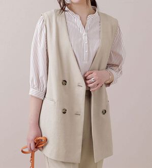 BELLUNA（ベルーナ）の「麻調素材ノーカラージレ（ジレ）」｜ベージュ