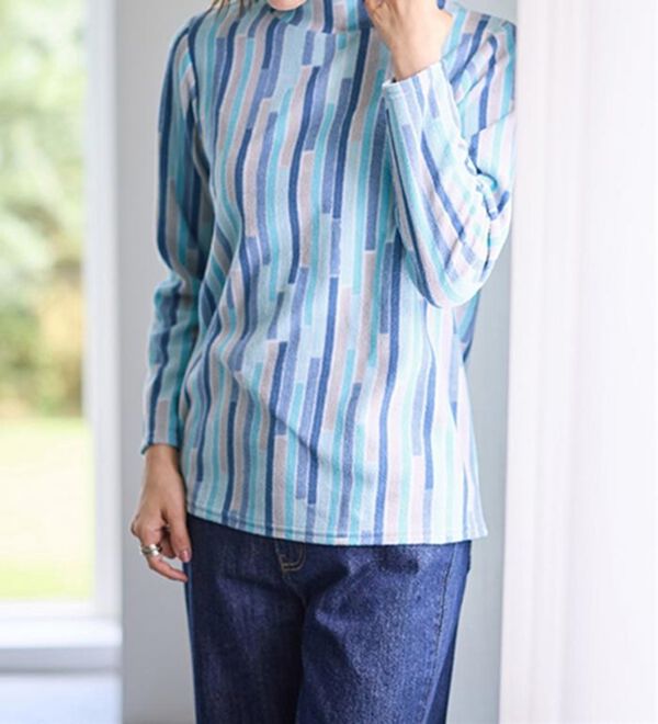 LAVIENNE（ラヴィエンヌ）の「薄手ストレッチフリースのプリントハイネック長袖（ニット・セーター）」｜詳細画像