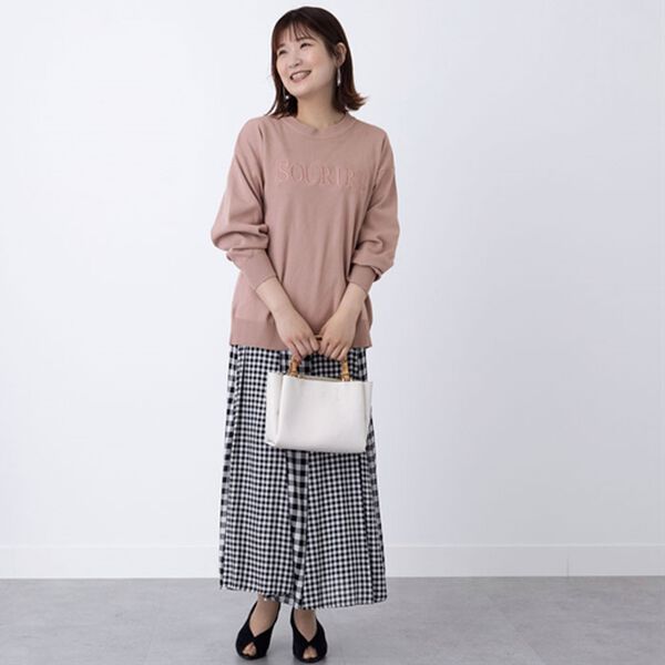 BELLUNA（ベルーナ）の「ロゴ刺しゅうニットプルオーバー（ニット・セーター）」｜詳細画像