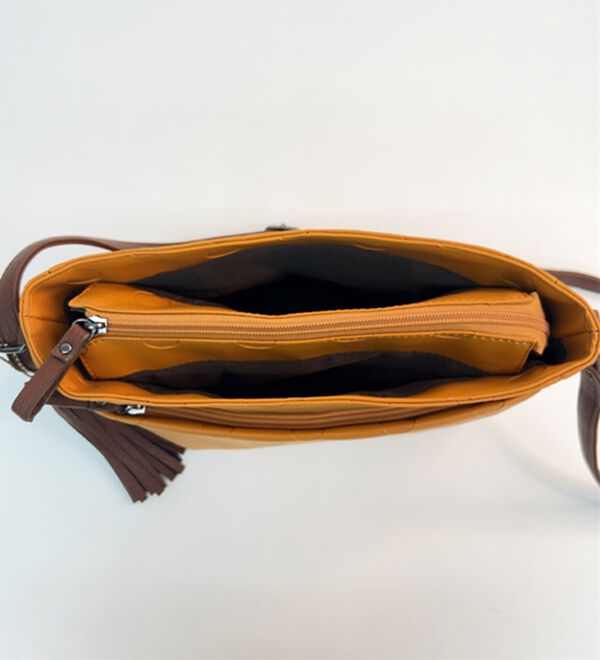 BELLUNA（ベルーナ）の「ドット型押ショルダーバッグ（ショルダーバッグ）」｜詳細画像