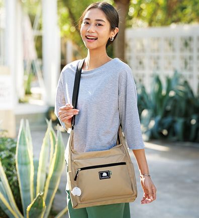 BELLUNA（ベルーナ）の「＜スカンジナビアンフォレスト＞Ａ４が入る！軽量ショルダー（ショルダーバッグ）」