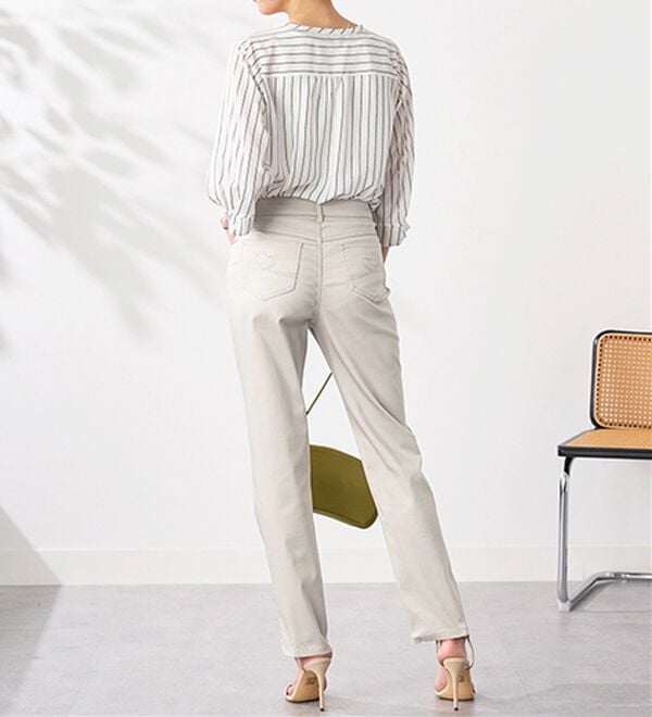 BELLUNA（ベルーナ）の「サラリ速乾！綿サテンストレッチカラーパンツ（フルレングスパンツ）」｜詳細画像