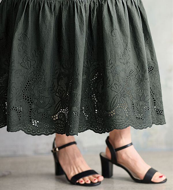 BELLUNA（ベルーナ）の「可愛すぎない大人の刺しゅうティアードスカート（ロングスカート）」｜詳細画像