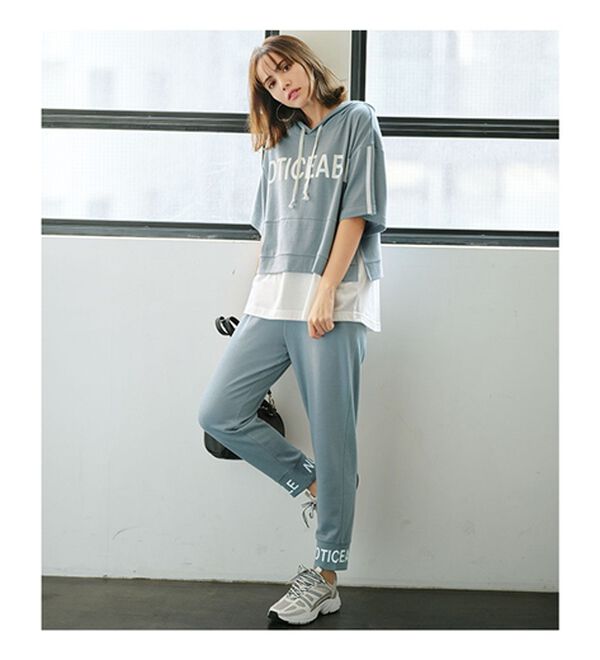 YU'NOW（ユナウ）の「裾レイヤードスポーティロゴパーカー＆パンツセット（パジャマ・ルームウェア）」｜詳細画像