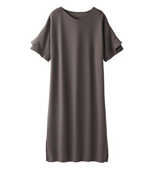 alotta（アロッタ）の「【４つの機能付】ひんやりフリル袖Ｔシャツワンピース（シャツワンピース）」｜モカブラウン