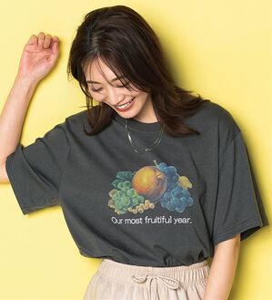 BELLUNA（ベルーナ）の「【ＦＲＵＩＴ　ＯＦ　ＴＨＥ　ＬＯＯＭ】レトロロゴビックＴシャツ（カットソー）」｜チャコール