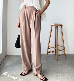 GeeRA（ジーラ）の「美脚魅せタックワイドスラックスパンツ（ワイドパンツ・ガウチョ）」｜モカ