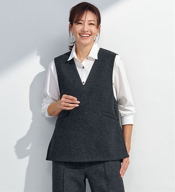 BELLUNA（ベルーナ）の「【セットアップ対応】ウールライク素材Ｖネックべスト（ベスト）」｜チャコール