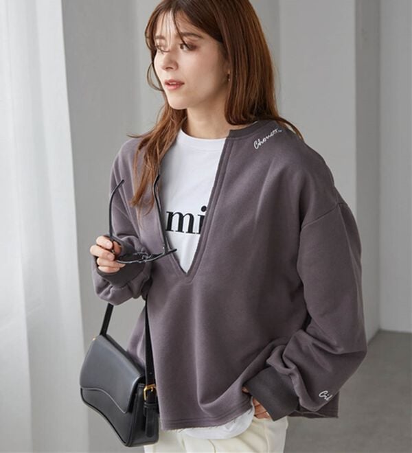 RANAN（ラナン）の「裏起毛Ｖネックロゴ刺しゅうスウェット（トレーナー・スウェット）」｜詳細画像