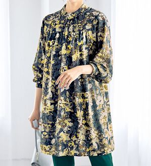 VINNO（ヴィノ）の「ハイネックギャザープリントチュニック（チュニック）」｜詳細画像