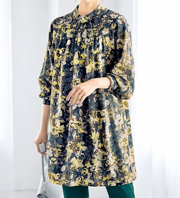VINNO（ヴィノ）の「ハイネックギャザープリントチュニック（チュニック）」｜詳細画像