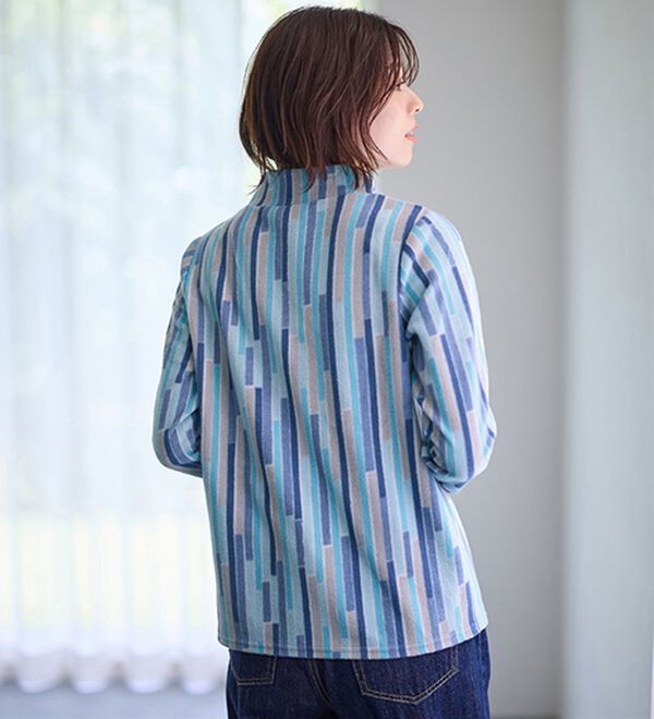 LAVIENNE（ラヴィエンヌ）の「薄手ストレッチフリースのプリントハイネック長袖（ニット・セーター）」｜詳細画像