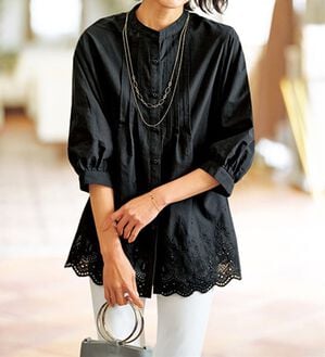 BELLUNA（ベルーナ）の「裾スカラップ刺しゅうシャツブラウス（ブラウス）」｜黒