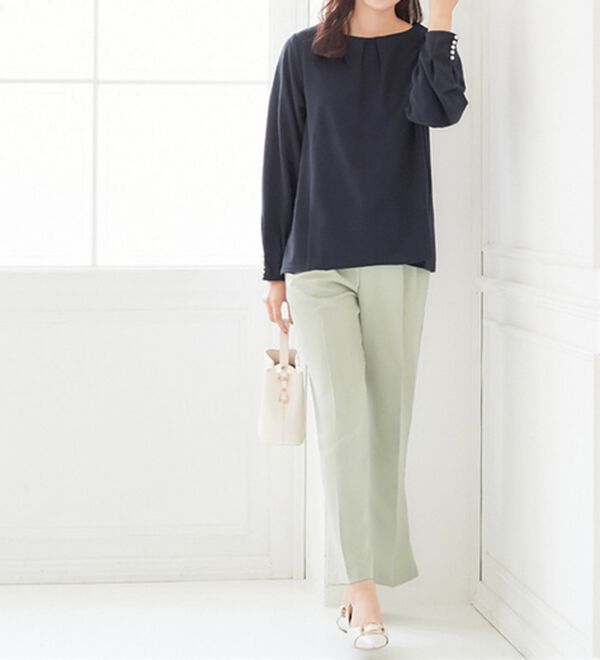 alotta（アロッタ）の「袖パール調ボタン付きタックブラウス（ブラウス）」｜ダークネイビー