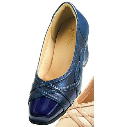 BELLUNA（ベルーナ）の「４Ｅエレガンス切替パンプス（パンプス）」