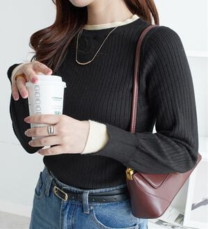 Viola e Viola（ヴィオラ エ ヴィオラ）の「レイヤード風リブニット（ニット・セーター）」｜ブラック