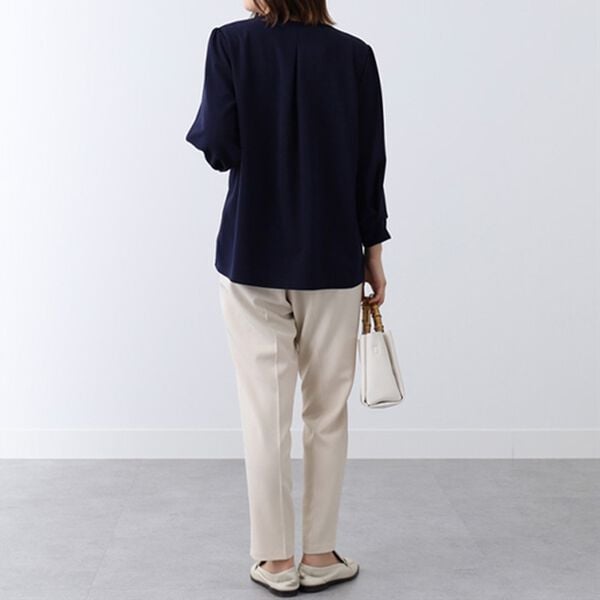 BELLUNA（ベルーナ）の「カットジョーゼット素材パール使いブラウス（ブラウス）」｜詳細画像