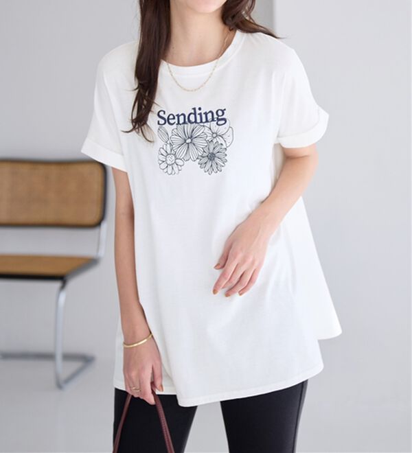 Viola e Viola（ヴィオラ エ ヴィオラ）の「【柄が選べる】大人の華やかプリントチュニックＴシャツ（チュニック）」｜フラワー