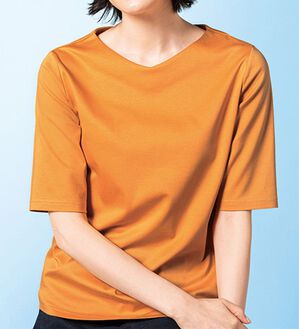 VINNO（ヴィノ）の「＜日本製＞美の艶コットン１００％プルオーバー浅Ｖネック（５分袖）（カットソー）」｜詳細画像