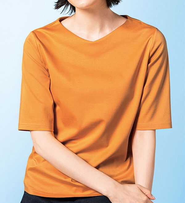 VINNO（ヴィノ）の「＜日本製＞美の艶コットン１００％プルオーバー浅Ｖネック（５分袖）（カットソー）」｜詳細画像