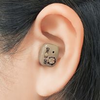 「電池不要　かんたん操作の充電式集音器（シニア・生活サポート）」