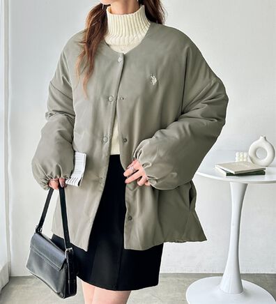 GeeRA（ジーラ）の「【U.S. POLO ASSN.】 ノーカラー中わたブルゾン（ハーフコート）」